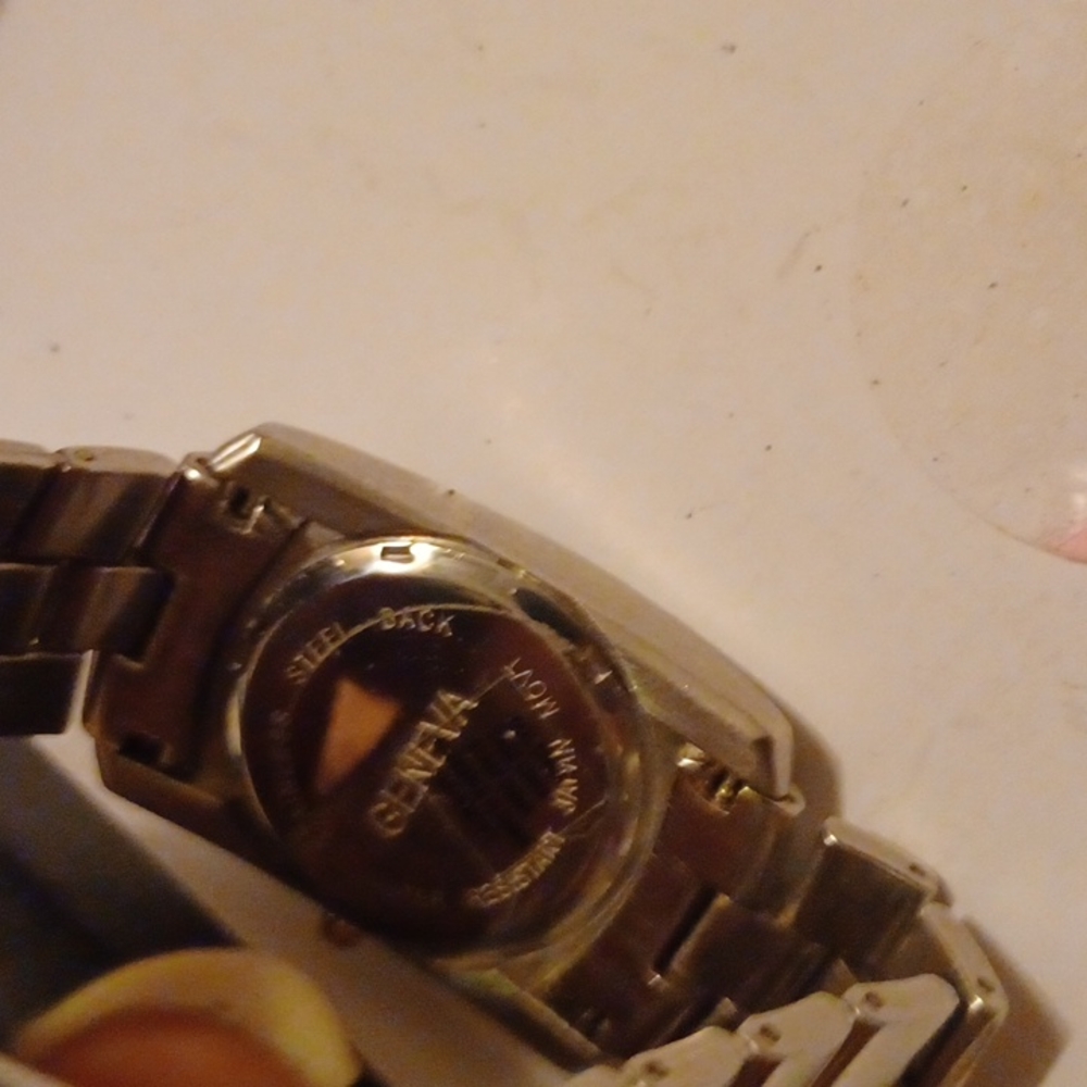 WOMAN'S GENEVA WATCH - Picture 5 of 6